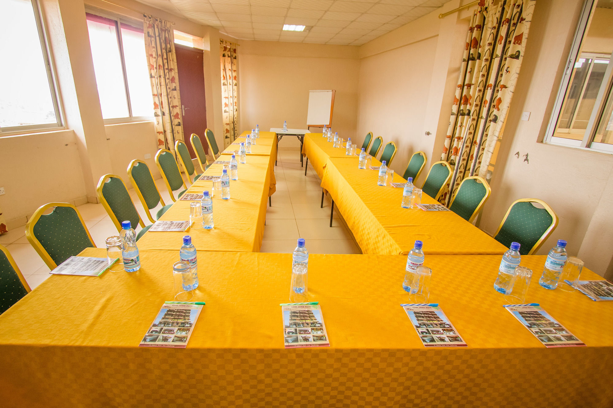 Eland Safari Hotel Nyeri Buitenkant foto