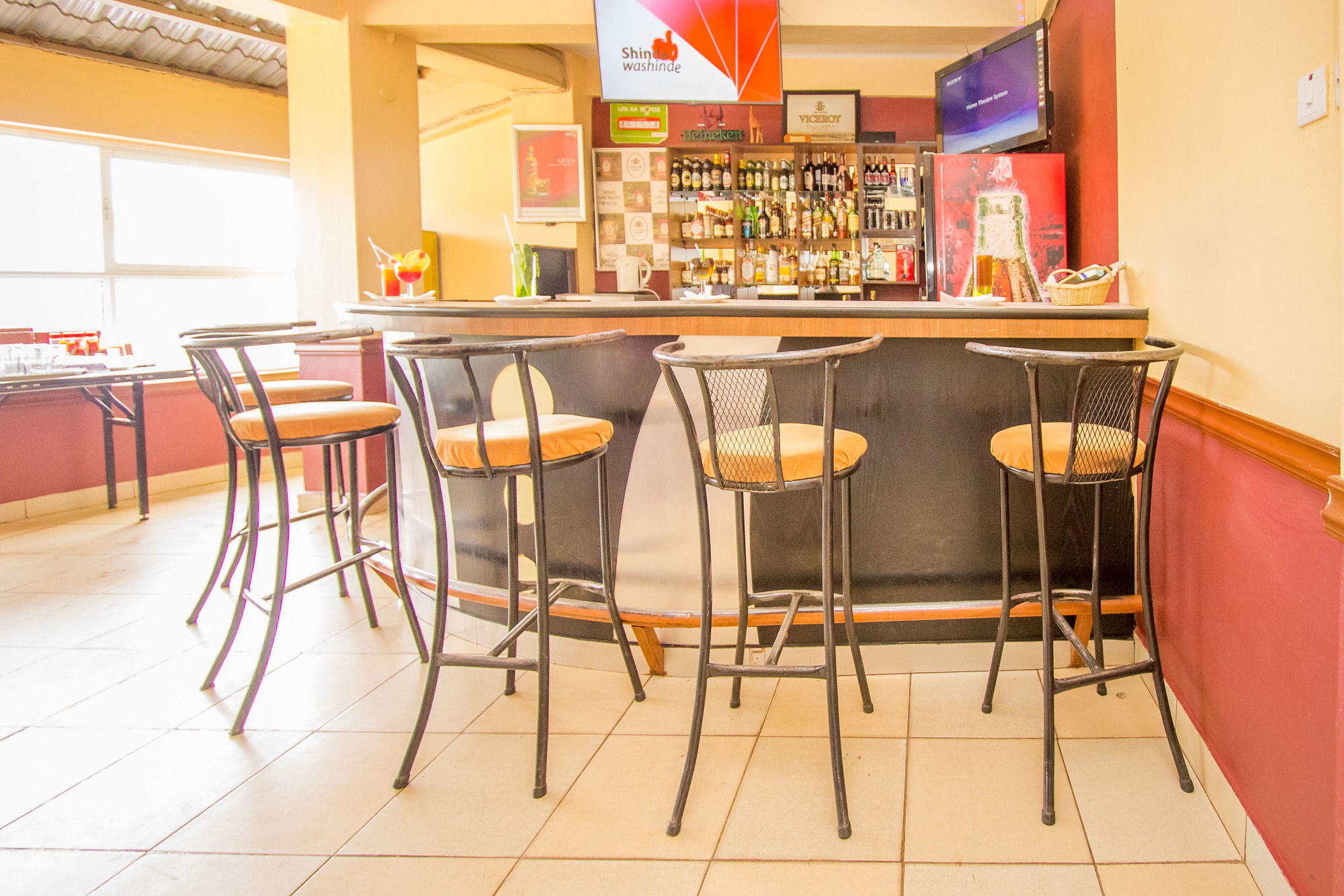 Eland Safari Hotel Nyeri Buitenkant foto