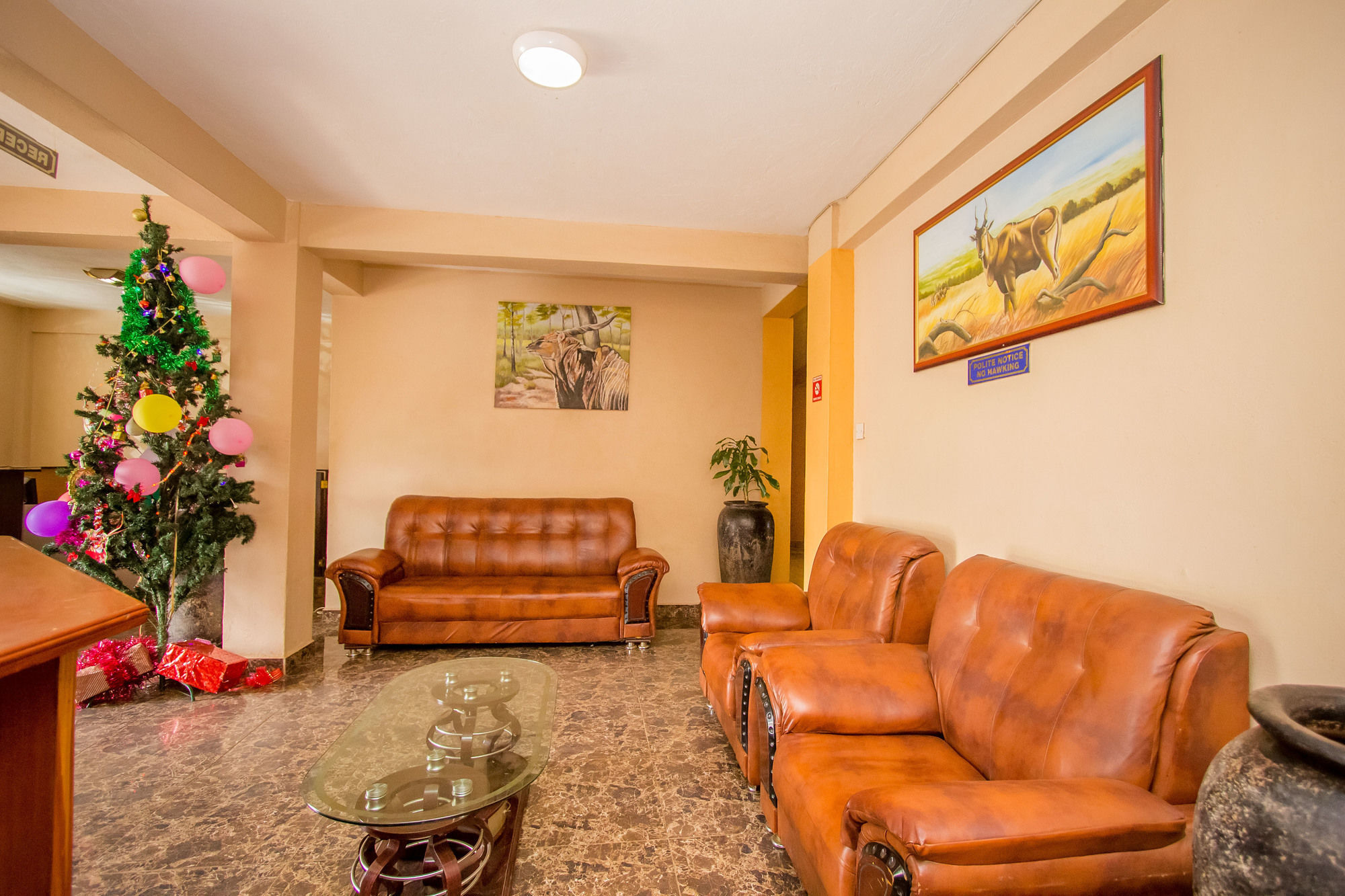 Eland Safari Hotel Nyeri Buitenkant foto