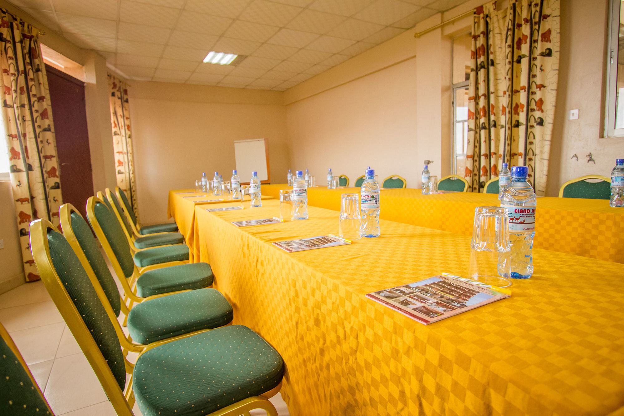 Eland Safari Hotel Nyeri Buitenkant foto