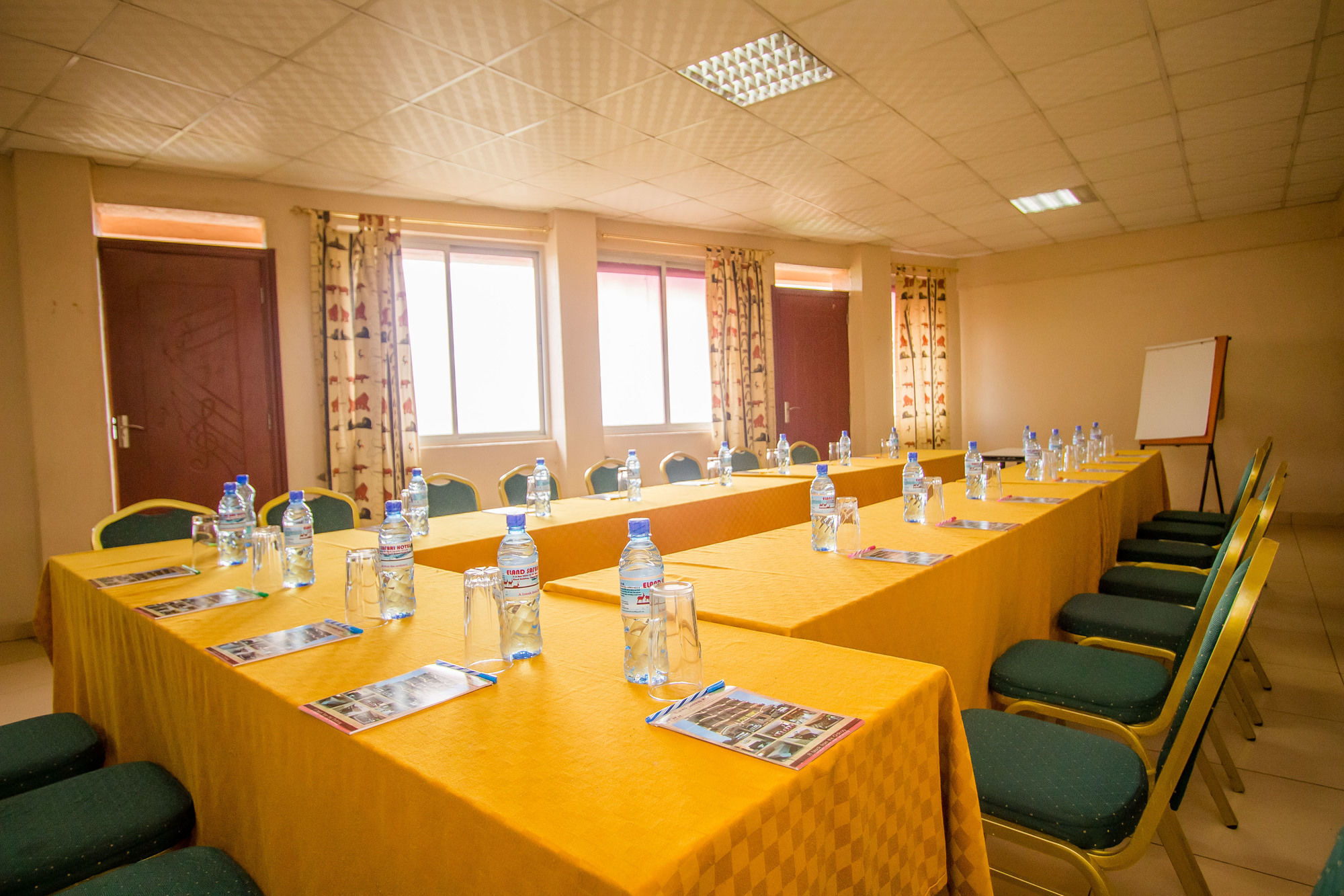 Eland Safari Hotel Nyeri Buitenkant foto